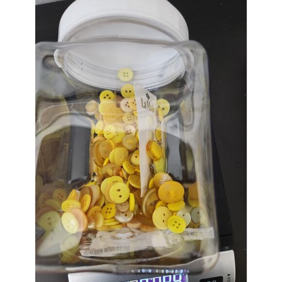 Yellow Buttons various shapes/sizes, new, vintage - Picture 3 of 5